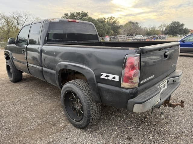 Image of Chevrolet Silverado equipment image 3