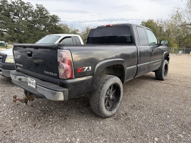 Image of Chevrolet Silverado equipment image 2