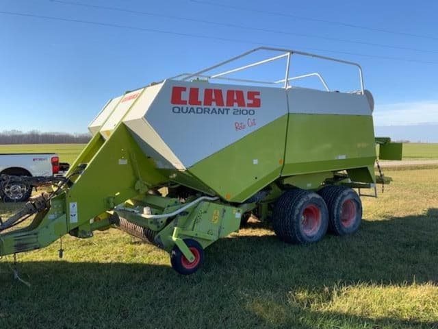 Image of CLAAS Quadrant 2100 equipment image 3