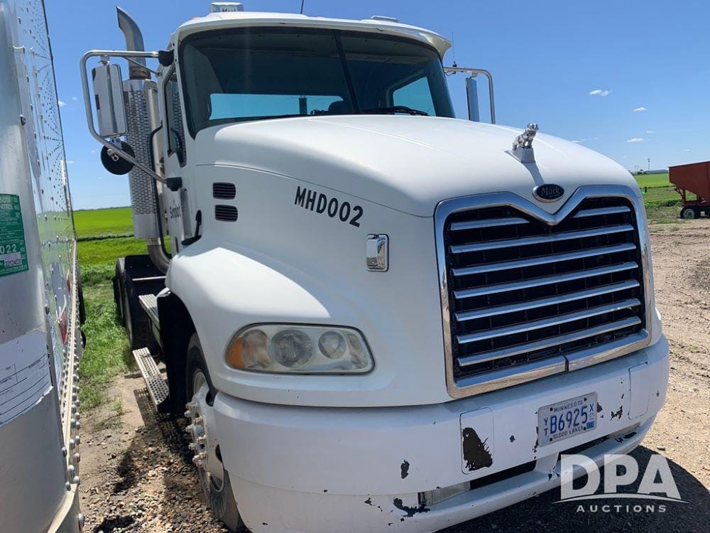 Main image Mack CX613