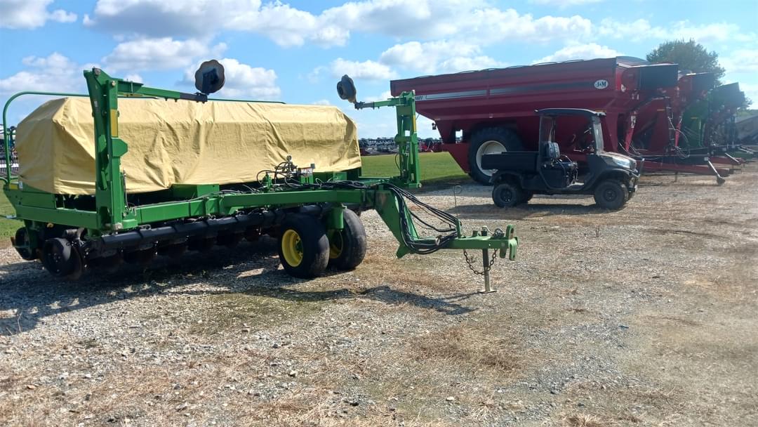 Image of John Deere 1590 Image 1