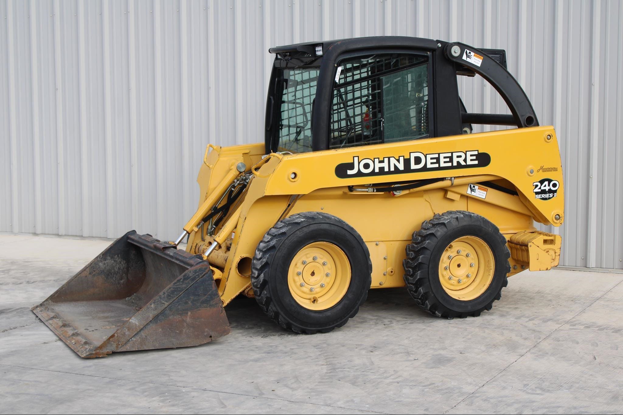 2004 John Deere 240 Series II Equipment Image0