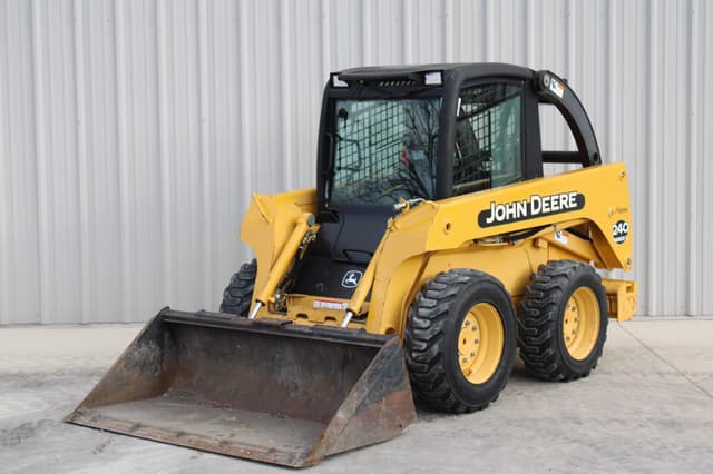 Image of John Deere 240 Series II equipment image 1