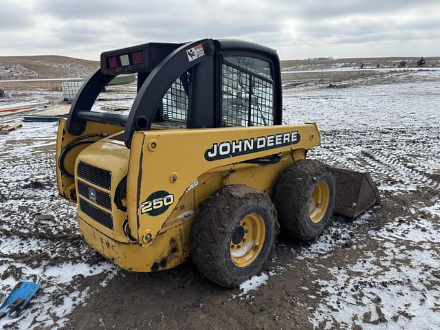 Image of John Deere 250 equipment image 3