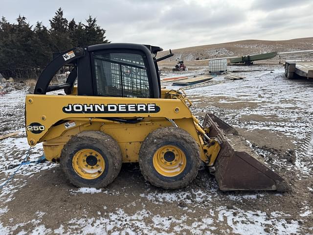 Image of John Deere 250 equipment image 4