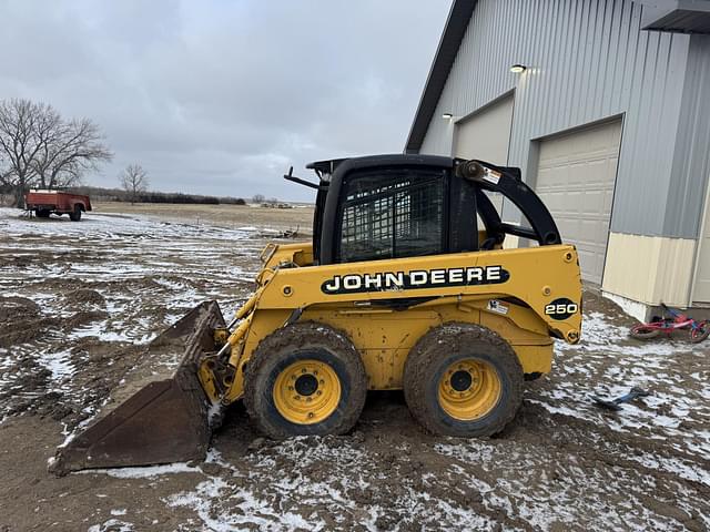 Image of John Deere 250 equipment image 1