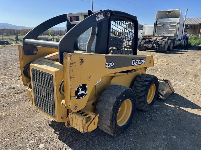 Image of John Deere 320 equipment image 4
