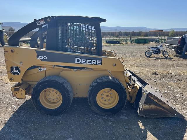 Image of John Deere 320 equipment image 3