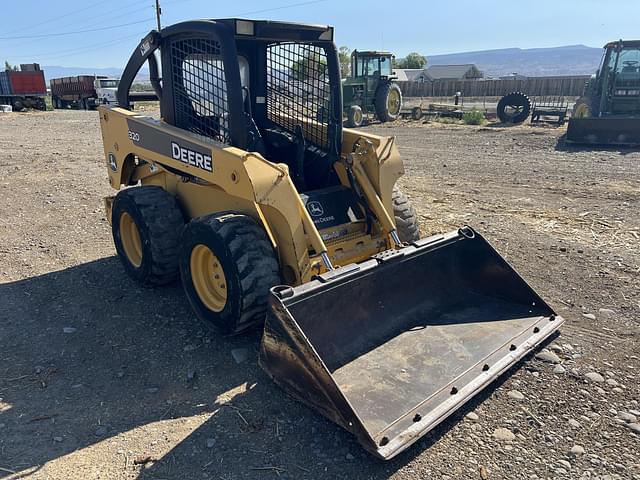 Image of John Deere 320 equipment image 2