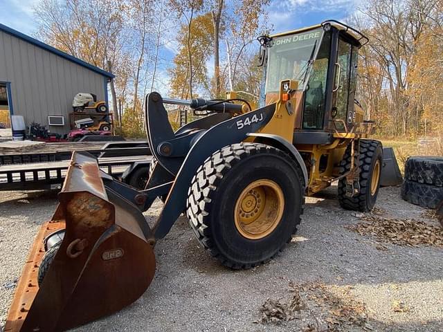 Image of John Deere 544J equipment image 4