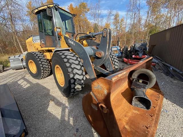 Image of John Deere 544J equipment image 3