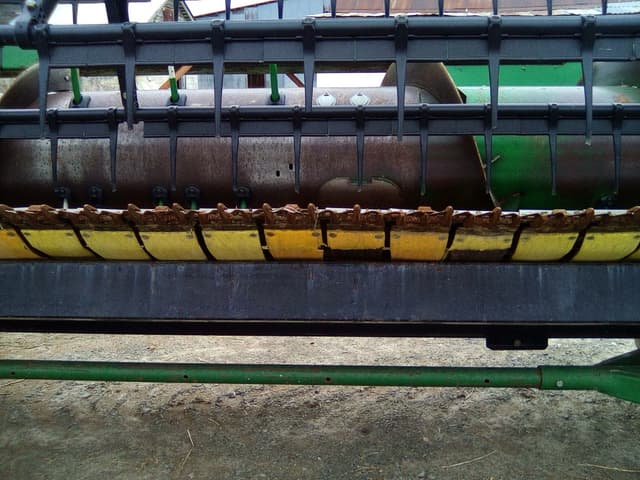 Image of John Deere 620F equipment image 4