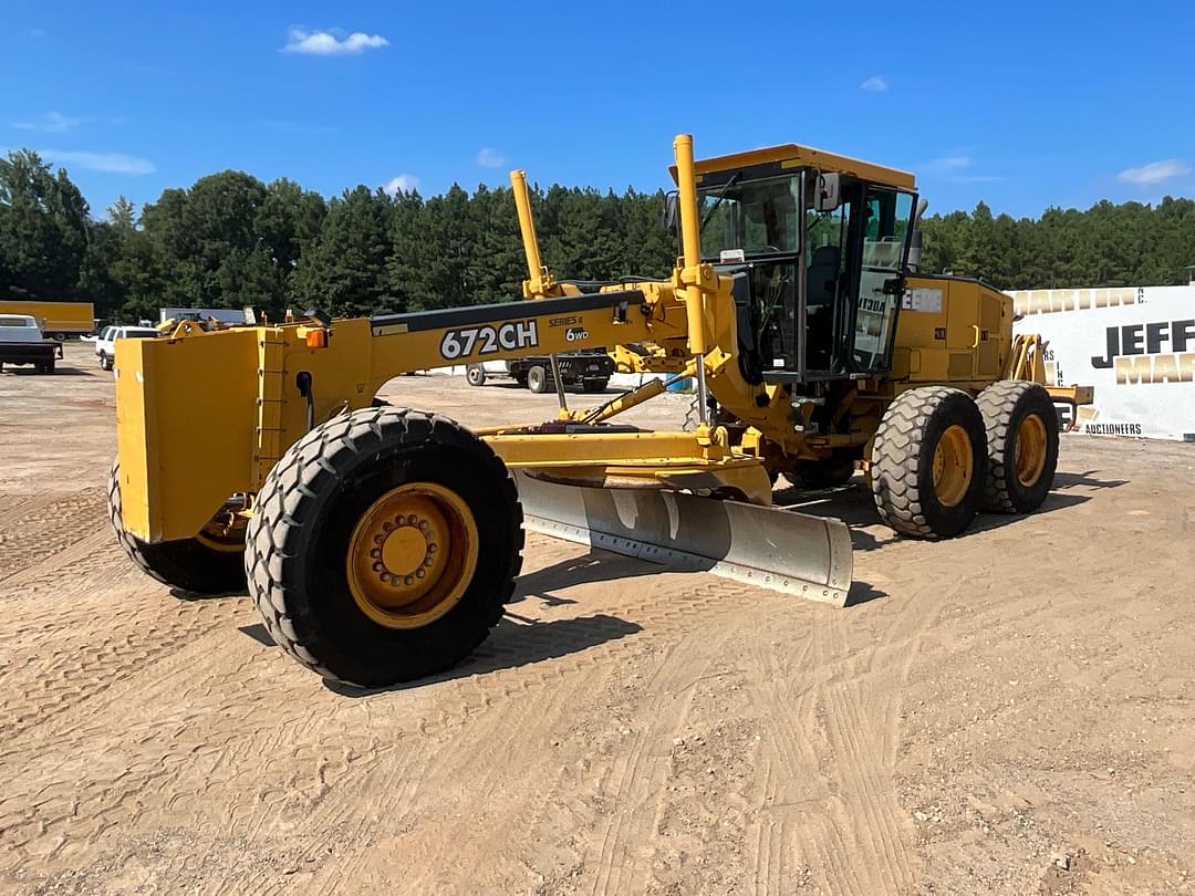 Image of John Deere 672CH Primary image