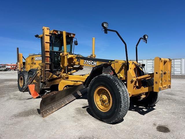 Image of John Deere 770CH equipment image 1