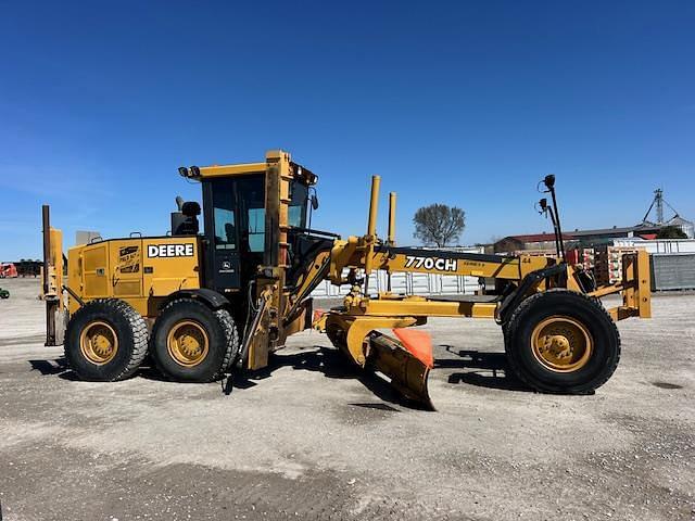 Image of John Deere 770CH equipment image 2