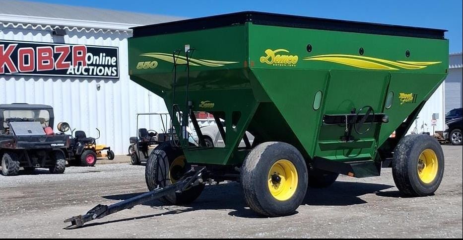 2004 Demco 550 Equipment Image0