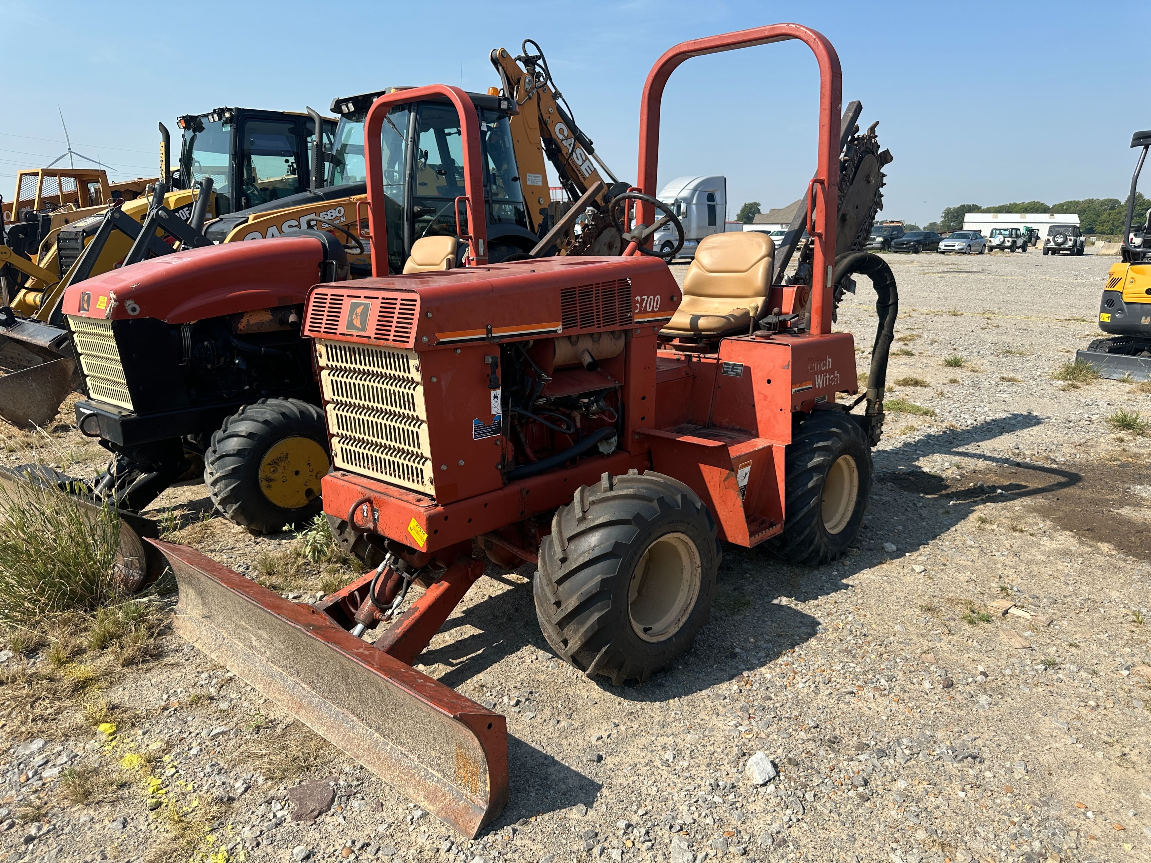 2004 Ditch Witch 3700 Equipment Image0