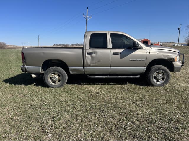 Image of Dodge Ram 2500 equipment image 3
