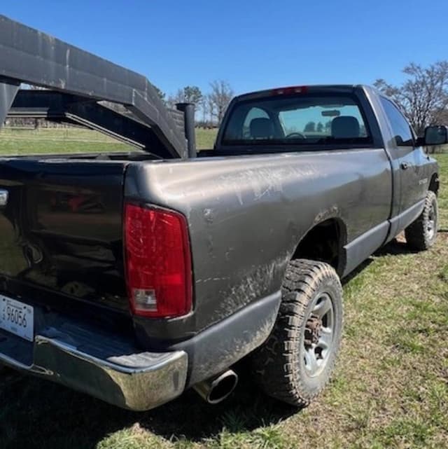 Image of Dodge Ram 2500 equipment image 3