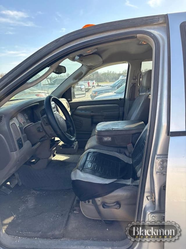 Image of Dodge Ram 3500 equipment image 4