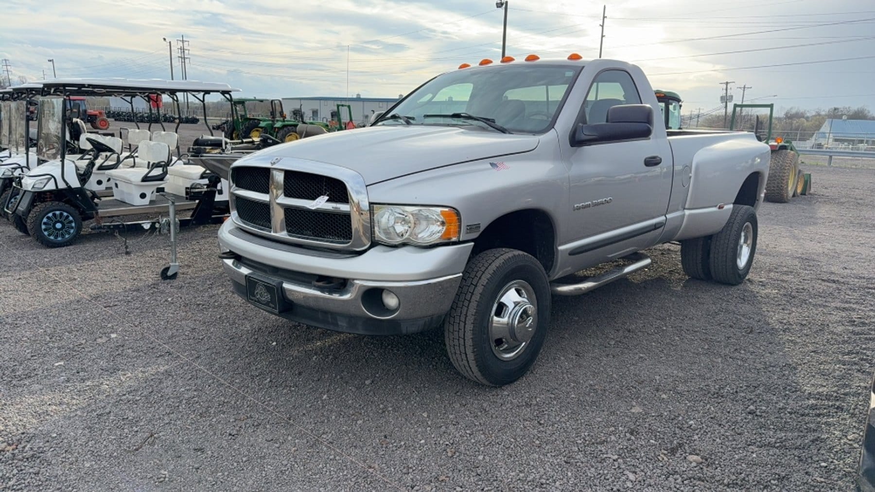 2004 Dodge Ram 3500 Equipment Image0