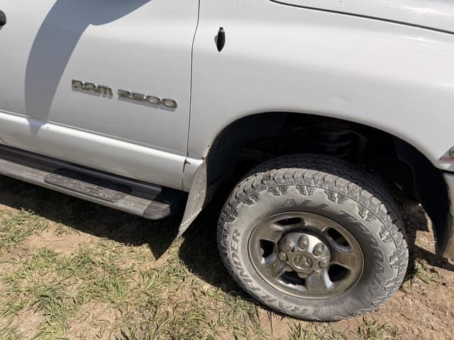 Image of Dodge Ram 2500 equipment image 3