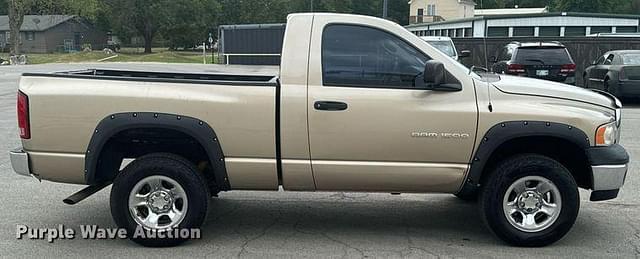 Image of Dodge Ram 1500 equipment image 3