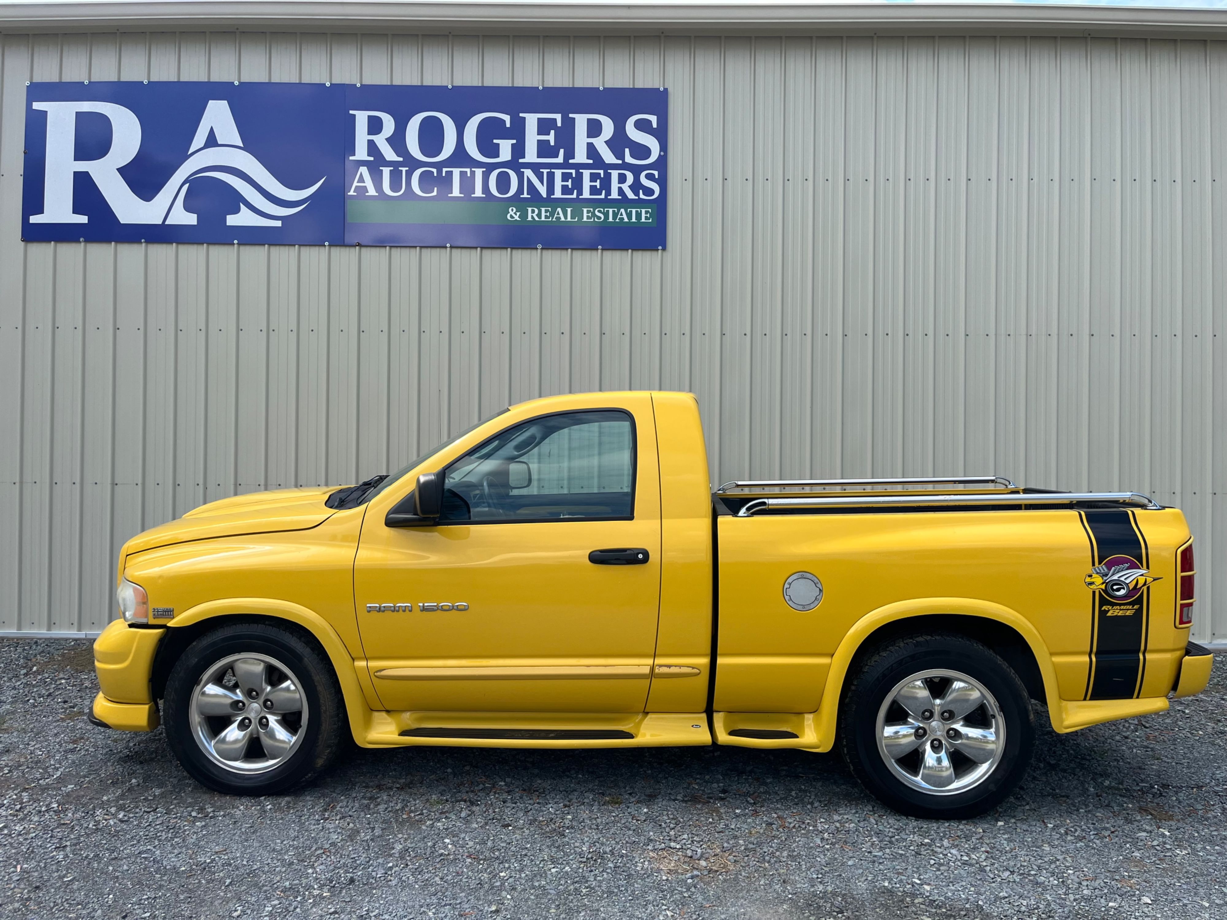 2004 Dodge Ram 1500 Equipment Image0