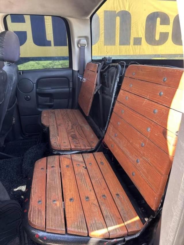 Image of Dodge Ram 1500 equipment image 4