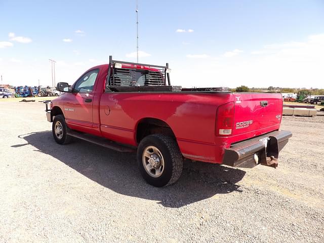 Image of Dodge Ram 2500 equipment image 2