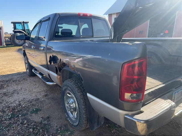 Image of Dodge Ram 2500 equipment image 4
