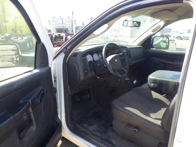 Image of Dodge Ram 2500 equipment image 4