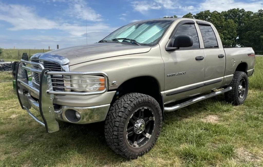 2004 Dodge Ram 2500 Equipment Image0