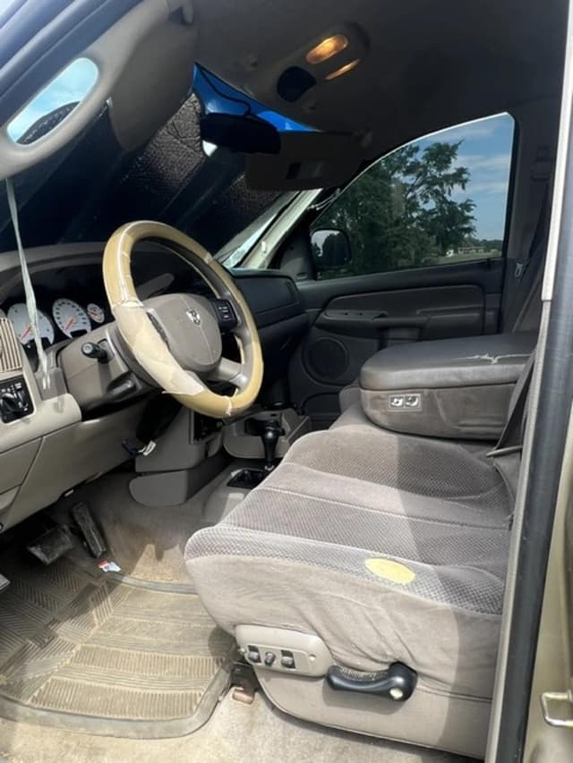Image of Dodge Ram 2500 equipment image 3