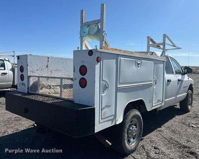 Image of Dodge Ram 2500 equipment image 4