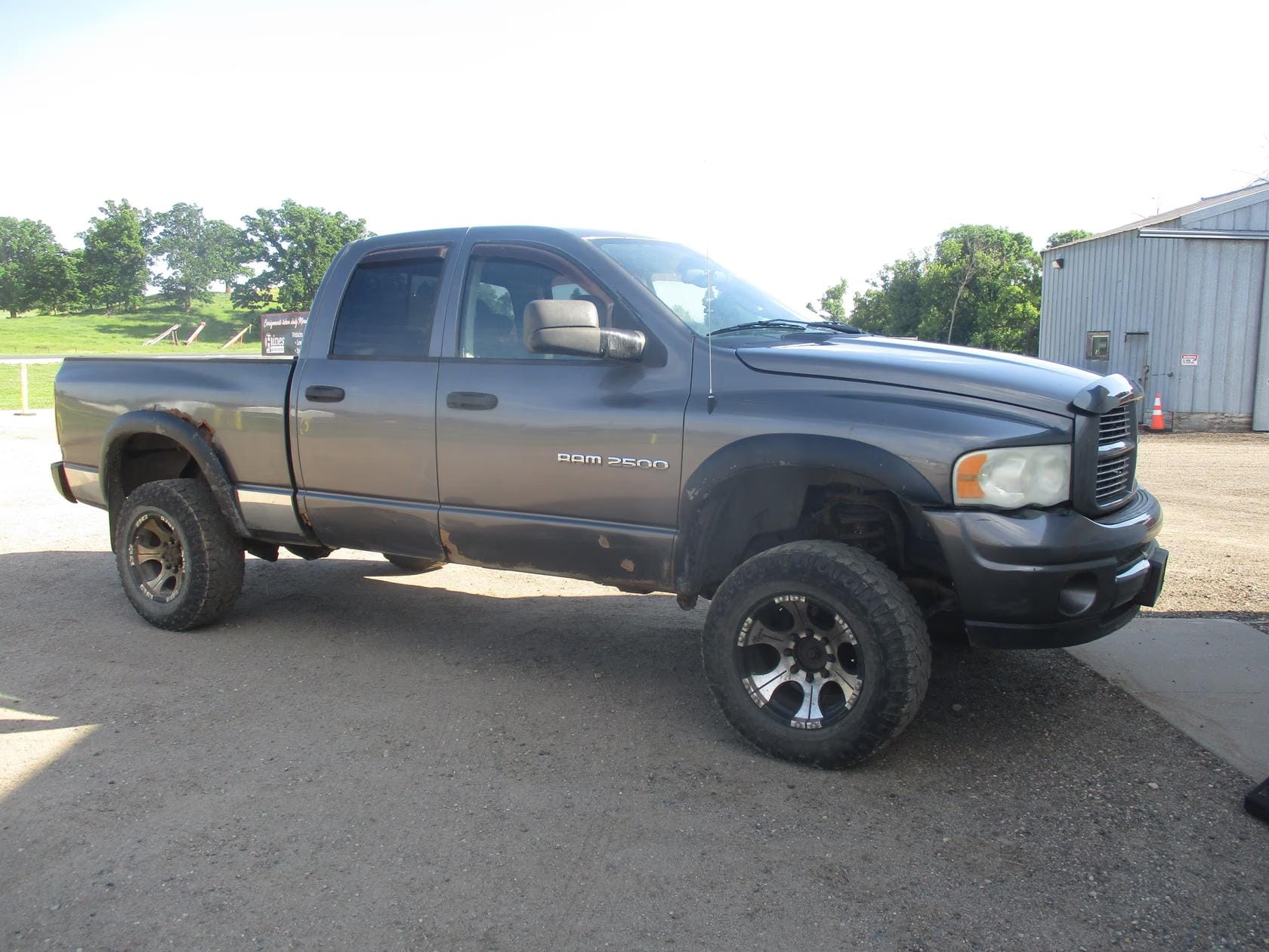 2004 Dodge Ram 2500 Equipment Image0