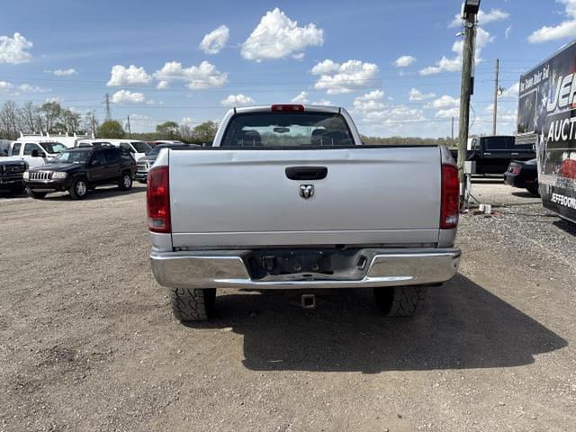 Image of Dodge Ram 2500 equipment image 2
