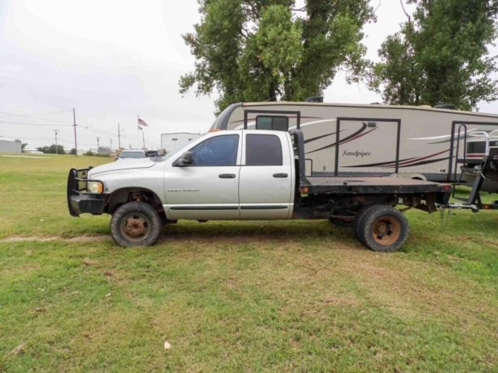 2004 Dodge Ram 3500 Equipment Image0