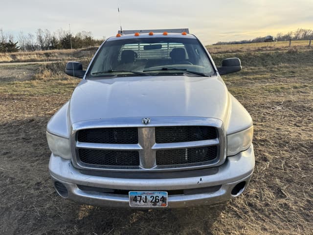 Image of Dodge Ram 3500 equipment image 2