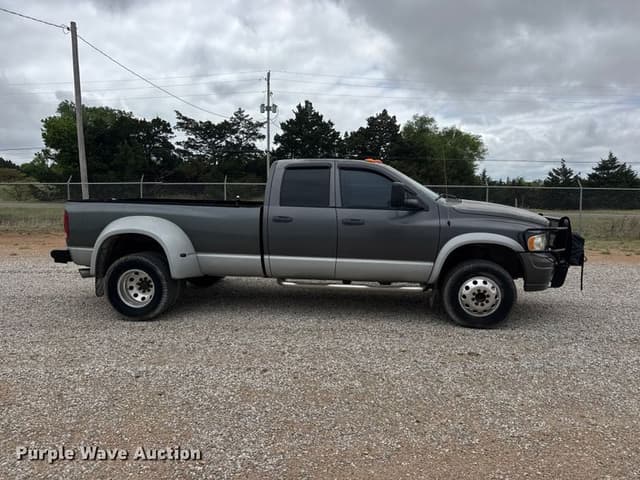 Image of Dodge Ram 3500 equipment image 3