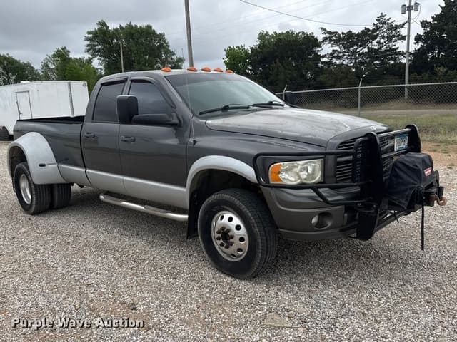 Image of Dodge Ram 3500 equipment image 2