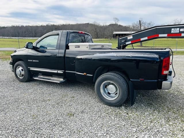 Image of Dodge Ram 3500 equipment image 2