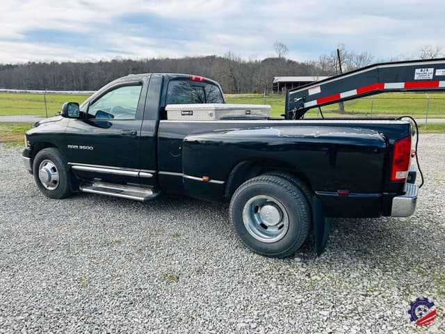 Image of Dodge Ram 3500 equipment image 2