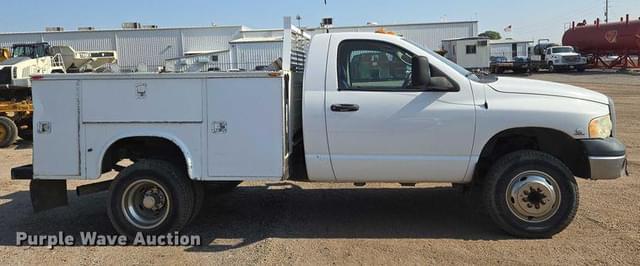 Image of Dodge Ram 3500 equipment image 3