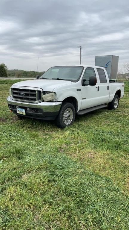 Image of Ford F-350 equipment image 2