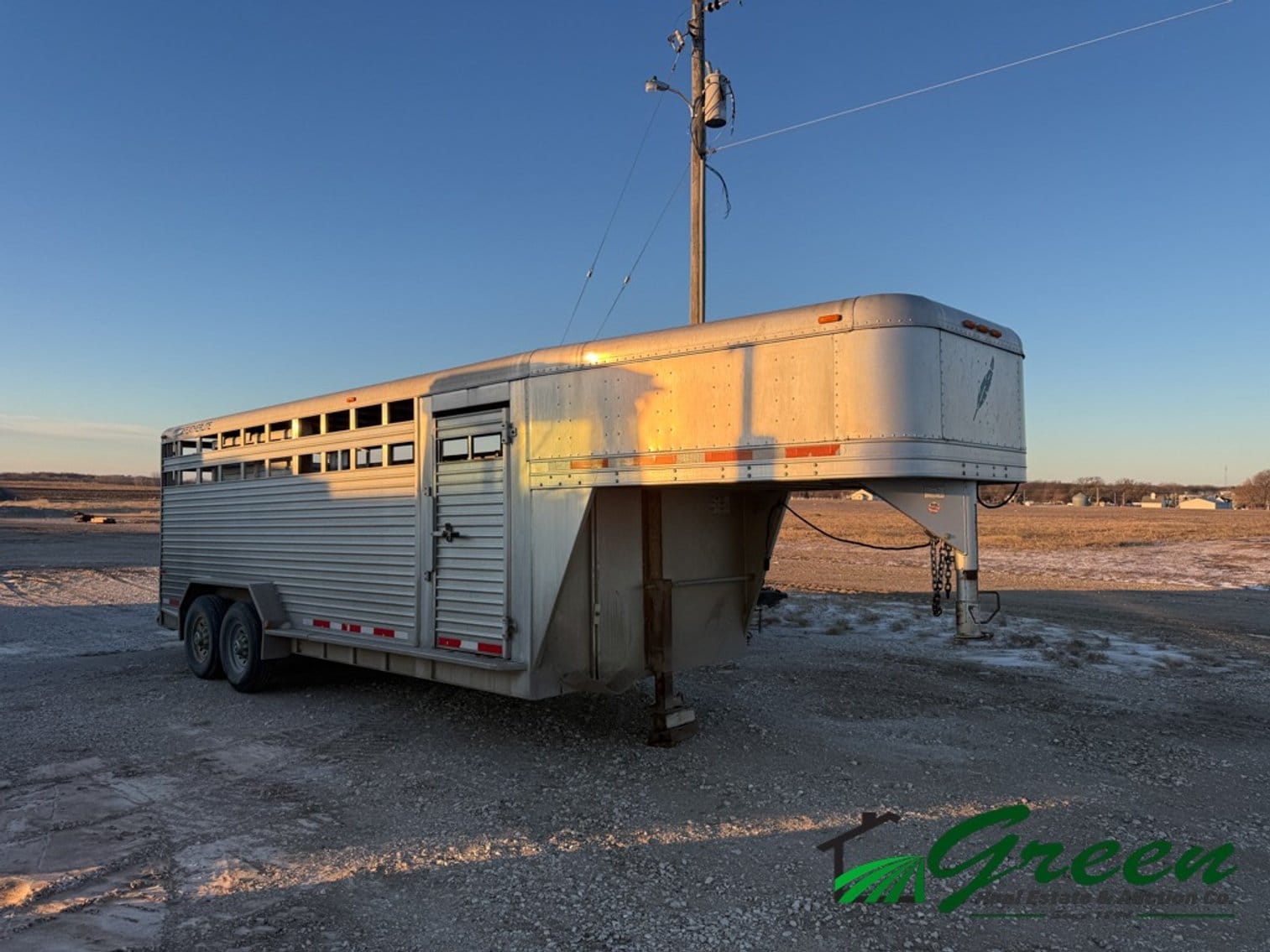 2004 Featherlite 8127 Equipment Image0