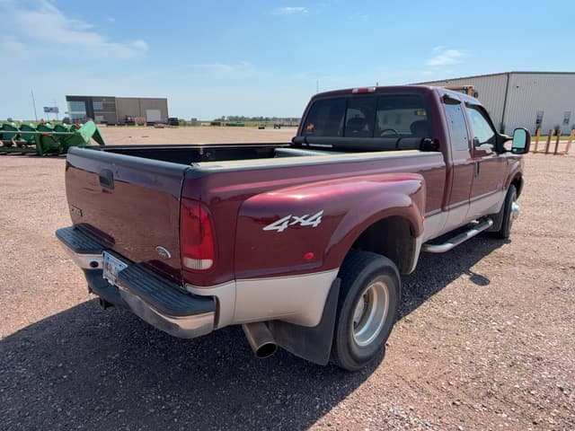 Image of Ford F-350 equipment image 4