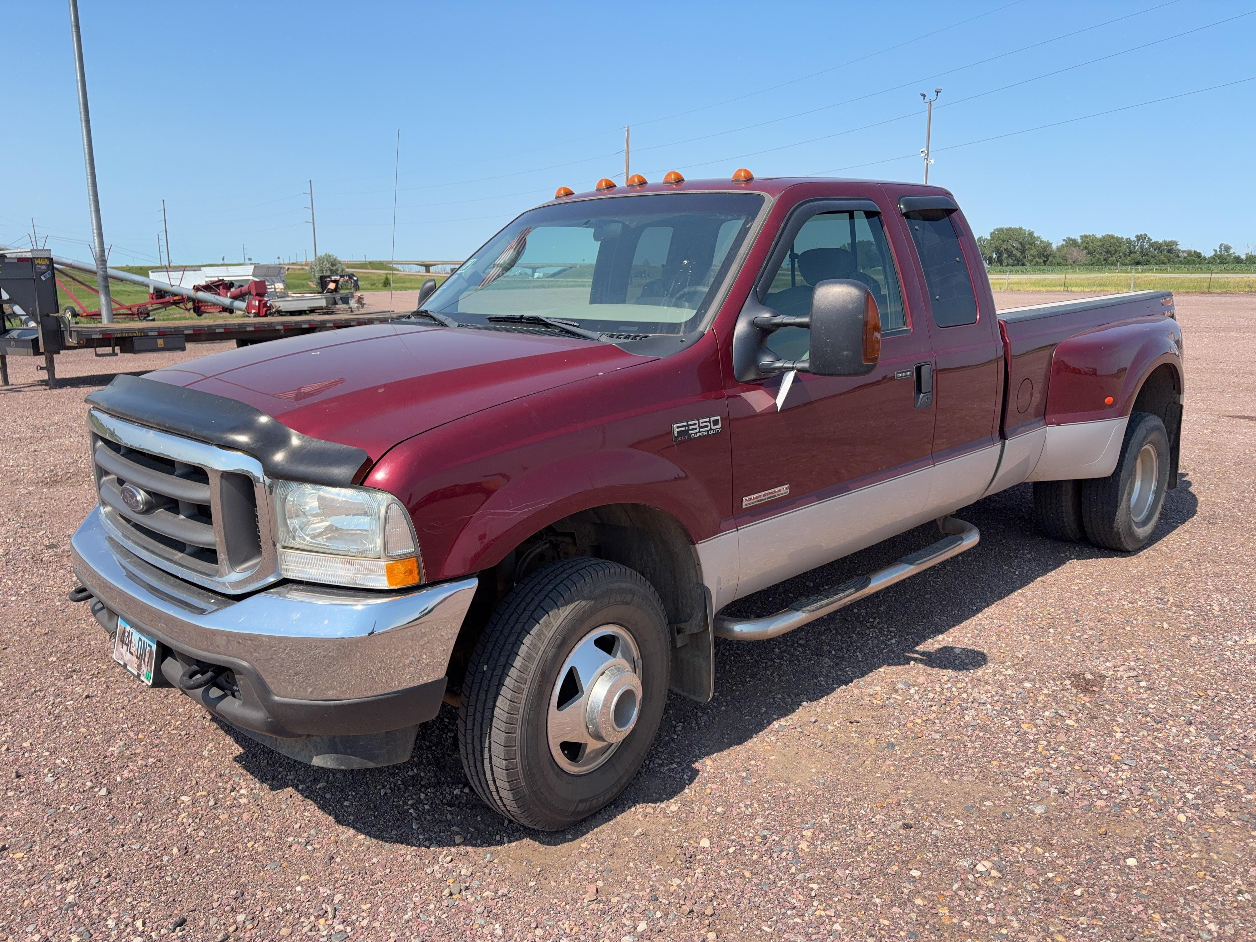2004 Ford F-350 Equipment Image0