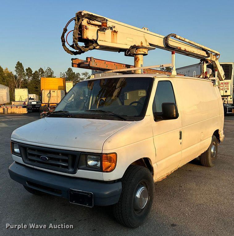 Image of Ford E-350 Primary image