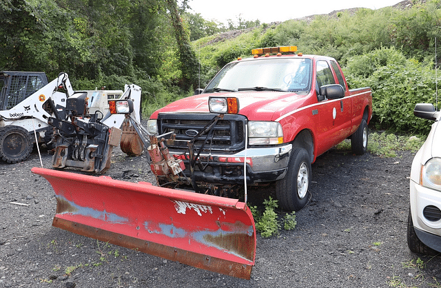 Image of Ford F-250 equipment image 1